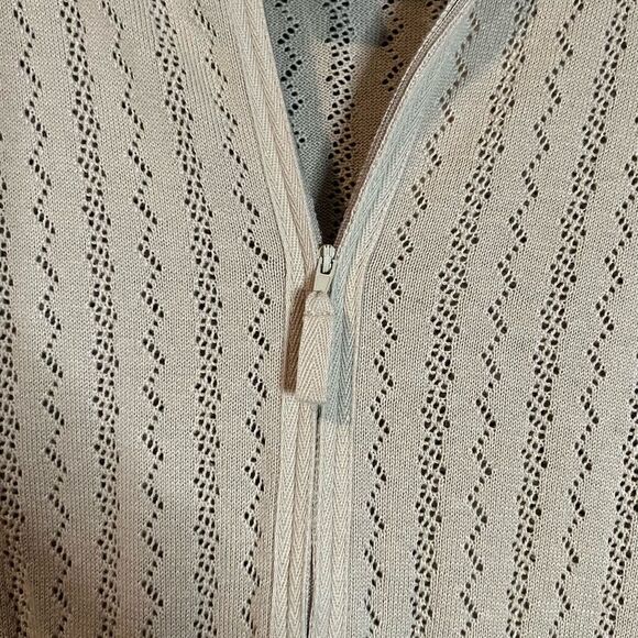 Koret knitted zippered knit cardigan. Size large - Picture 4 of 10